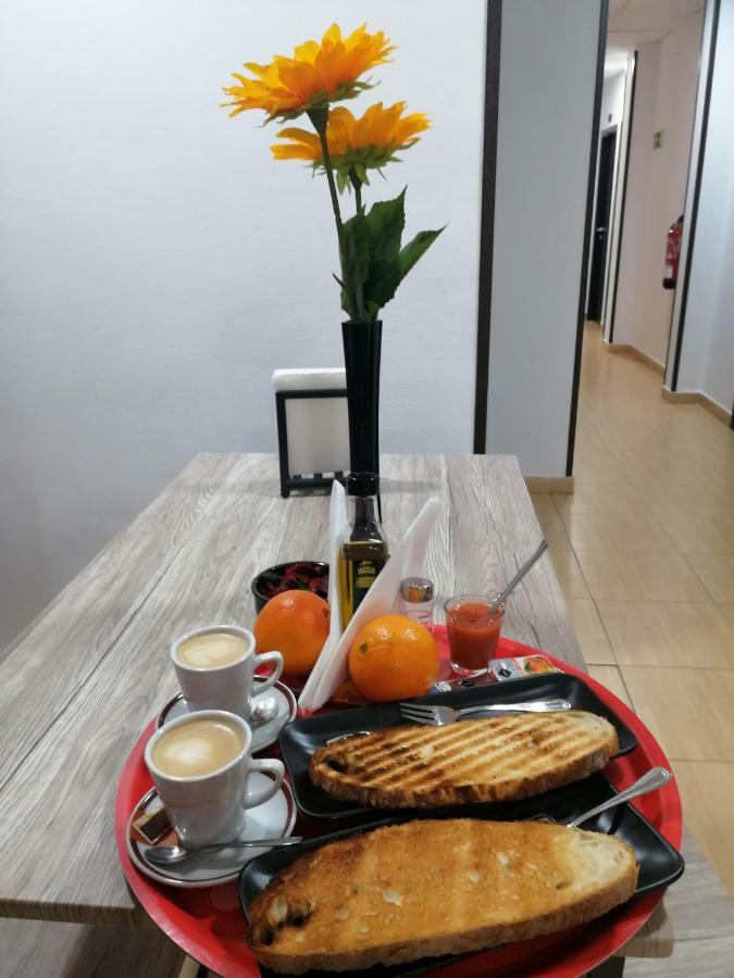 Hostal Julian Brunete Luaran gambar